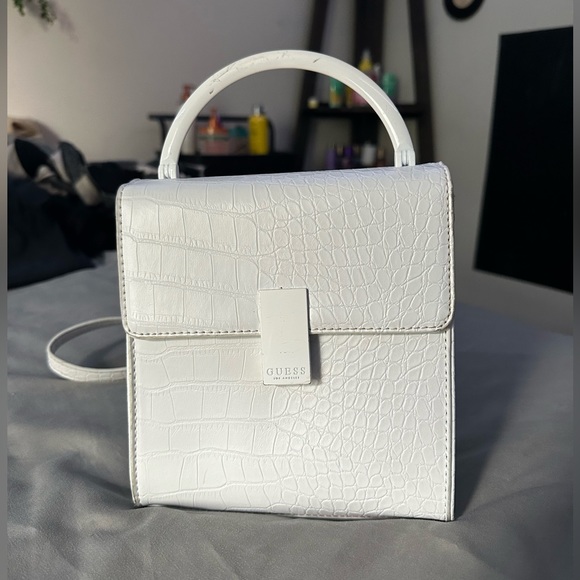 GUESS purse - Picture 2 of 2